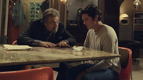 Al Pacino (l.) und "Percy Jackson"-Star Logan Lerman in "Hunters".