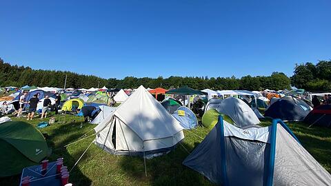 Noch stehen die Zelte auf dem Campingplatz des Puls Open Airs.