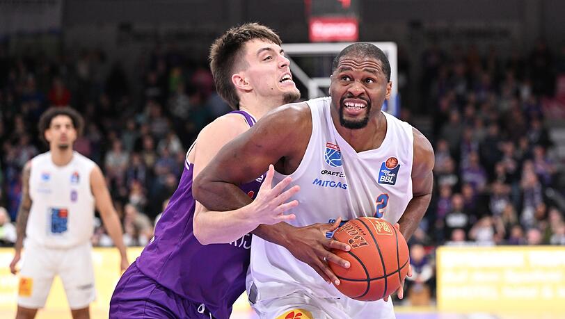 Zachary Ensminger (l) kommt nach Bamberg.