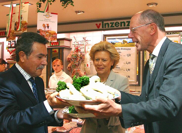 Evi Brandl (Mitte), hier 2010 bei einem Termin mit dem damaligen Landwirtschaftsminister der Emilia Romagna, Guido Tampieri und Reinhard Wieczorek.