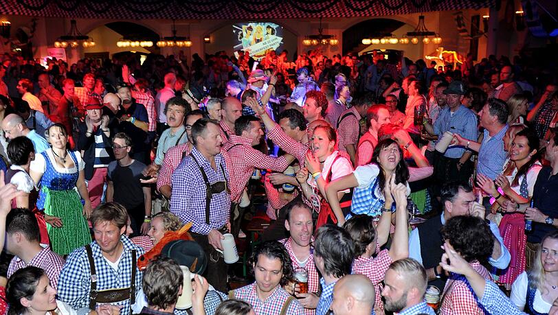 Eine der bekanntesten Afterwiesn-Locations: Das Wiesnzelt am Stieglmairplatz Eine der bekanntesten Afterwiesn-Locations: Das Wiesnzelt am Stieglmairplatz