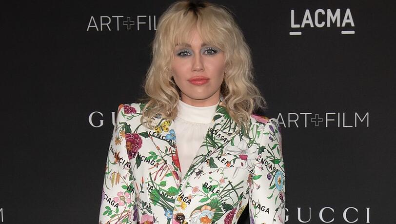 Miley Cyrus hat eine dramatische Flugreise hinter sich.