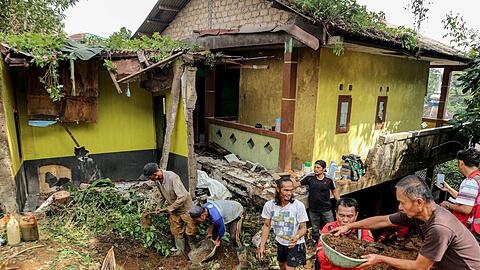 In der Region West-Java wurden viele Häuser schwer beschädigt.