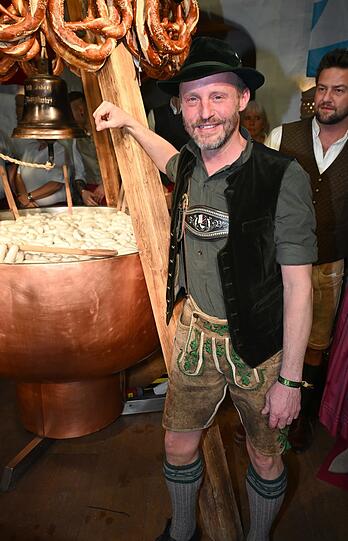 Der "neue Meister Eder", Florian Brückner ist heuer zum ersten Mal auf der Weißwurstparty im Stanglwirt. Der "neue Meister Eder", Florian Brückner ist heuer zum ersten Mal auf der Weißwurstparty im Stanglwirt.