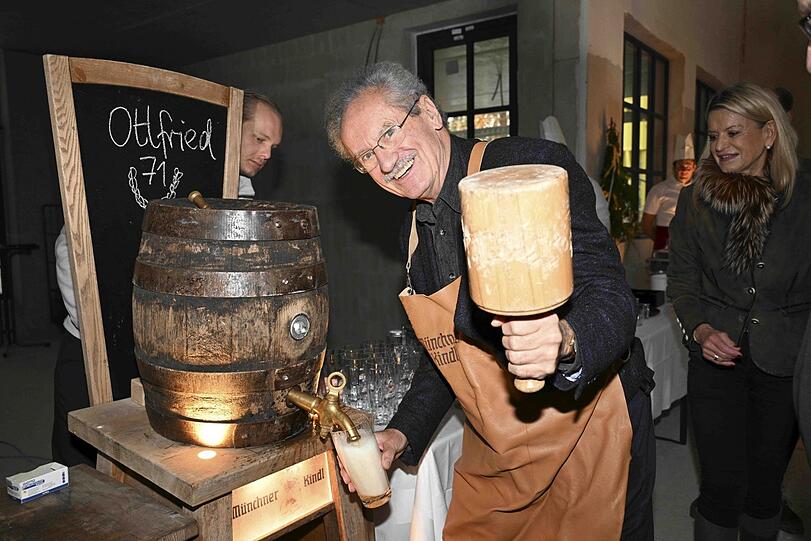 Anzapfen kann er bestens: Alt-OB Christian Ude kennt Ottfried Fischer seit rund 50 Jahren.