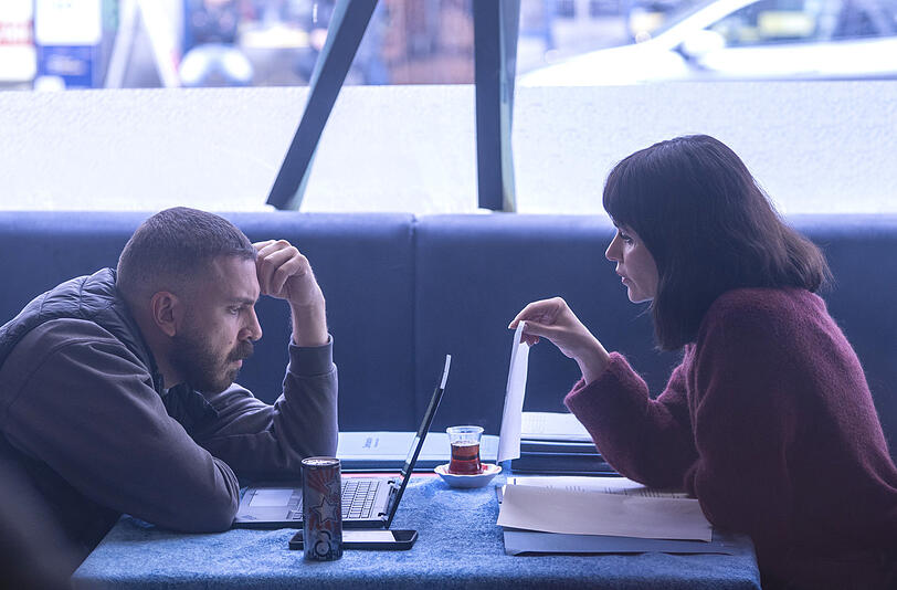 Maryam Azadi (Melika Foroutan) und Hamza Kulina (Edin Hasanovic) versuchen weitere Opfer des Serientäters zu identifizieren.