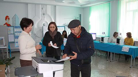 Die Wahlbeteiligung in Kirgistan war m&auml;&szlig;ig.