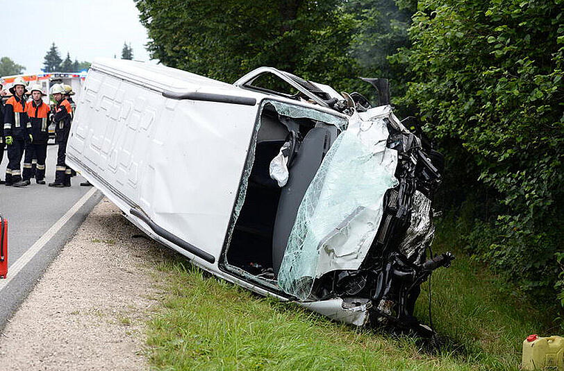 Schwerer Unfall in Chieming: Die Bilder vom Einsatz der Rettungskräfte.