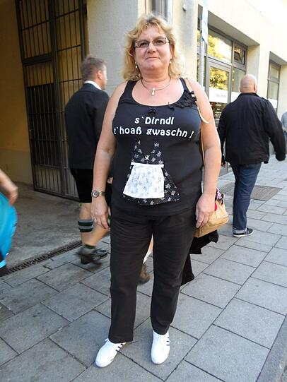 Nicht wirklich, es geht auch ohne Tracht. Dafür aber mit Humor.