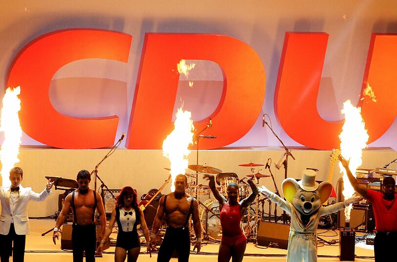 Auch andere Künstler traten auf - sogar mit Feuershow.