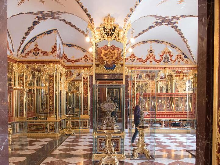 Das Juwelenzimmer im Historischen Grünen Gewölbe im Dresdner Schloss der Staatlichen Kunstsammlungen Dresden (SKD).