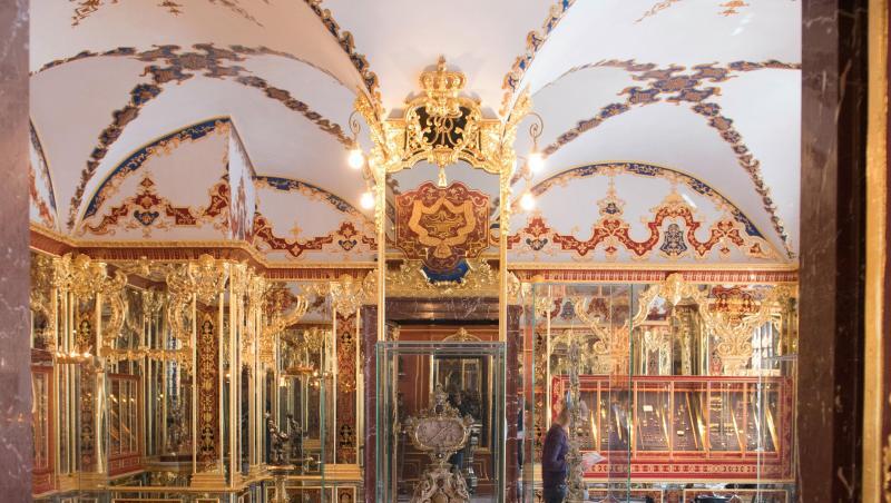 Das Juwelenzimmer im Historischen Grünen Gewölbe im Dresdner Schloss der Staatlichen Kunstsammlungen Dresden (SKD). Das Juwelenzimmer im Historischen Grünen Gewölbe im Dresdner Schloss der Staatlichen Kunstsammlungen Dresden (SKD).