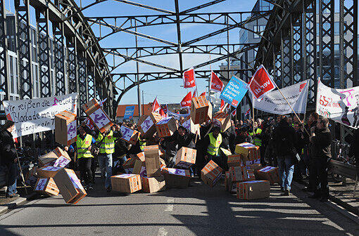 Warnstreik auf der Hackerbrücke: Die Gewerkschaft Verdi fordert von der Telekom 6,5 Prozent mehr Lohn.