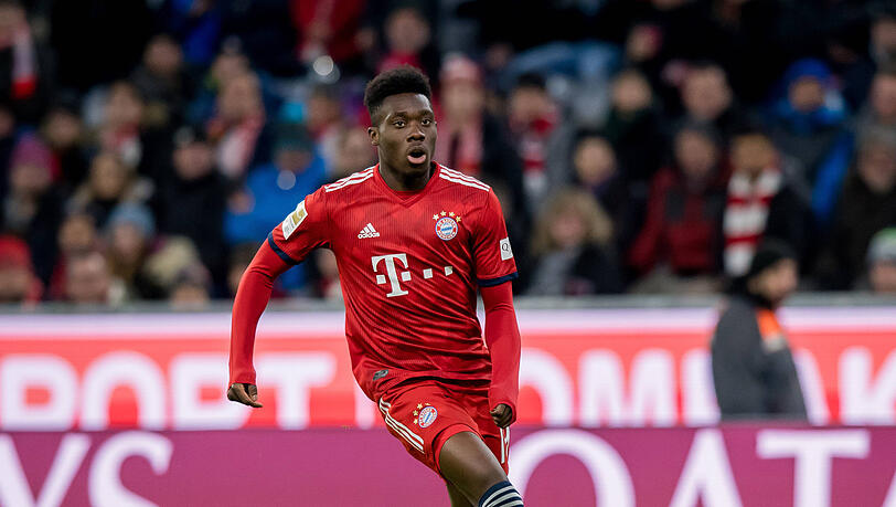 Davies hat laut VfL-Sportdirektor Schäfer eine der besten Entwicklungen in der gesamten Bundesliga genommen. Davies hat laut VfL-Sportdirektor Schäfer eine der besten Entwicklungen in der gesamten Bundesliga genommen.