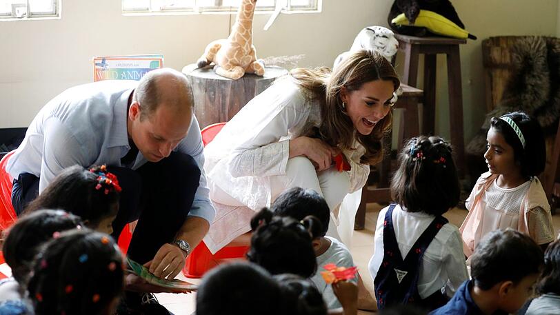 Deutlich zu sehen: Prinz William und Herzogin Kate - hier in einem SOS Kinderdorf in Lahore - lieben Kinder.