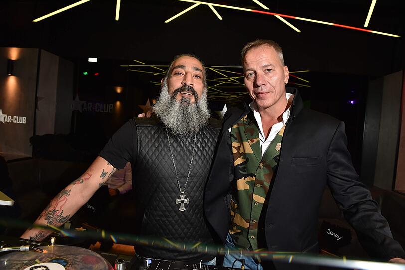 DJ Senay Gueler und Arno Kahl.