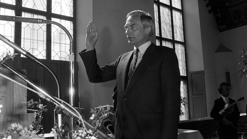 1984: Georg Kronawitter bei seinem Amtsantritt als neuer Münchner Oberbürgermeister. 1984: Georg Kronawitter bei seinem Amtsantritt als neuer Münchner Oberbürgermeister.