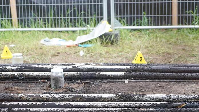 Verbrannte Starkstromkabel in der Nähe der Tesla-Baustelle.