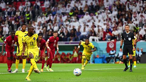 Doppeltorschütze Enner Valencia brachte Ecuador per Elfmeter in Führung.