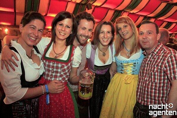 Dirndl, Lederhosen und viel Spaß: Die Party "Tracht und Pracht" am Samstag im Hippodrom auf der Theresienwiese. Mehr Bilder unter: www.nachtagenten.de.