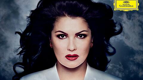"Das war ja gerade die Idee: So künstlich wie möglich auszusehen", sagt Netrebko zum Coverfoto ihrer neuen CD.