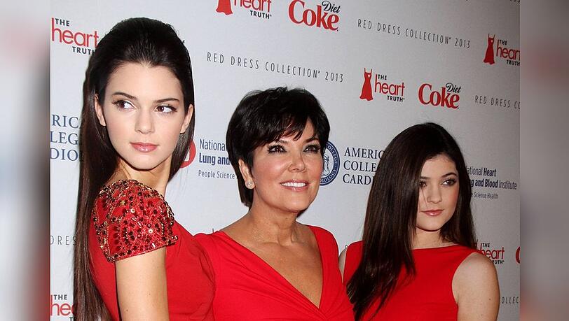 Kendall, Kris und Kylie Jenner teilen jetzt in "The Kardashians" ihr Leben bei Disney+. Kendall, Kris und Kylie Jenner teilen jetzt in "The Kardashians" ihr Leben bei Disney+.