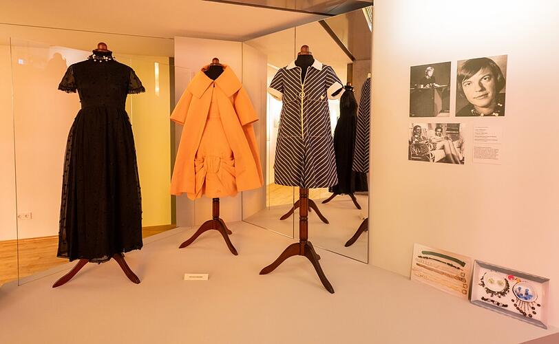 Original-Kleider von Ingeborg Bachmann sind in der Ausstellung zu sehen.
