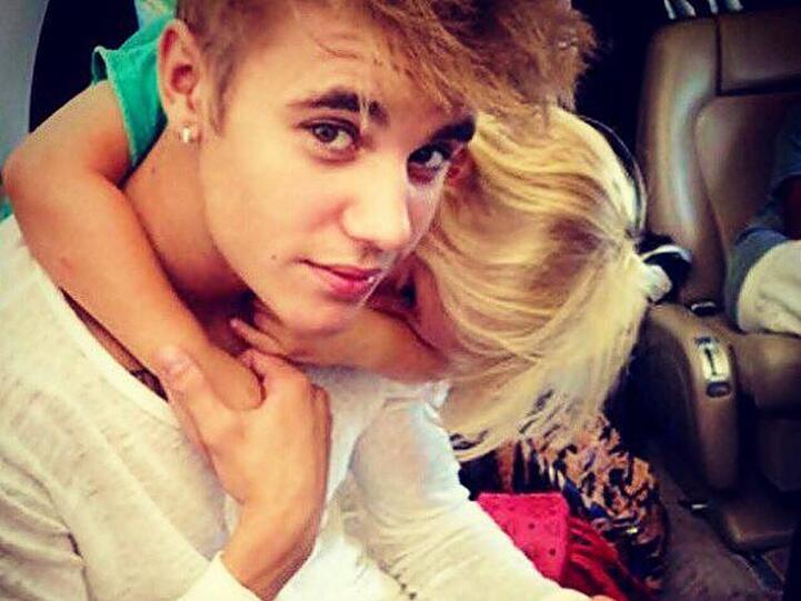 Justin Bieber schmust mit seinem kleinen Bruder Jaxon Bieber
