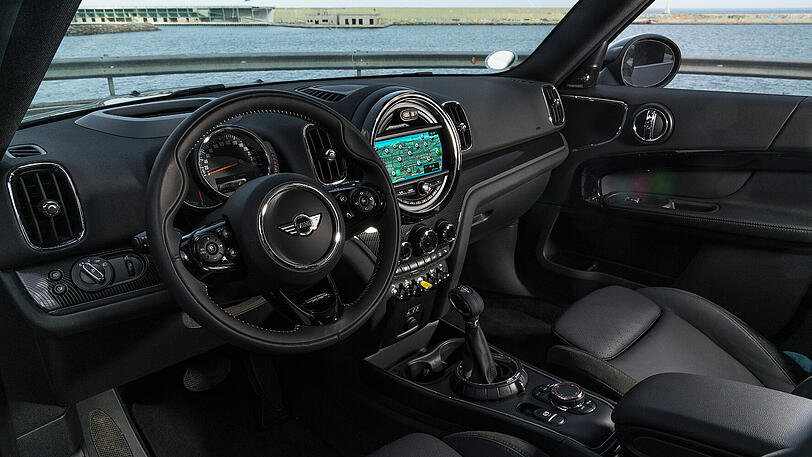 Die gesamte Hybrid-Technik ist im S E Countryman laut Mini so versteckt, dass man im Innenraum nichts davon wahrnimmt - mit Ausnahme der Bedienelemente.