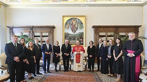 Steinmeier reiste mit seiner Ehefrau zum Pontifex.