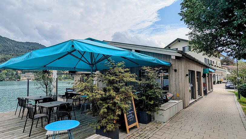Das Haubentaucher samt Terrasse direkt am See. Das Haubentaucher samt Terrasse direkt am See.