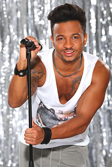 Maurice Glover (26), Fitness- und Tanztrainer aus Frankenthal singt &bdquo;Love&rsquo;s Divine&ldquo; von Seal.