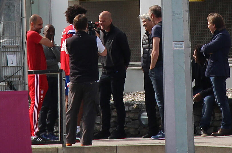 Zinedine Zidane, Willy Sagnol und Co. am Trainingsgelände des FC Bayern an der Säbener Straße.