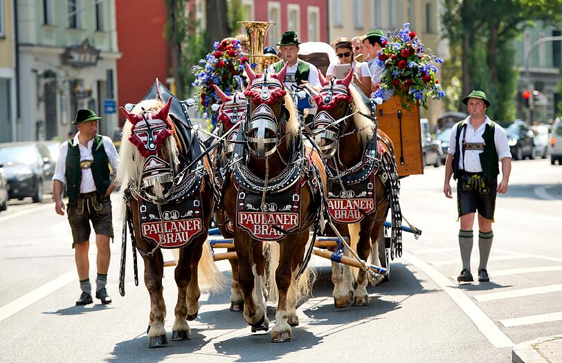 Paulaner zieht um. Die Bilder vom traditionellen Umzug am Freitag.