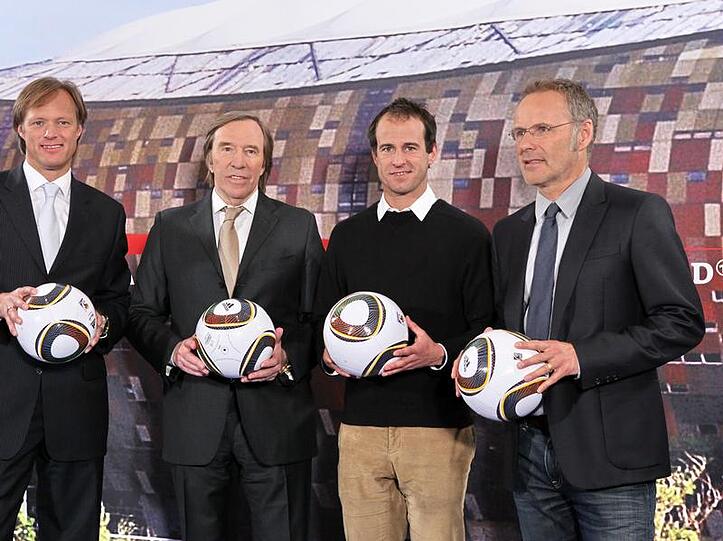 Scholl (2.v.r.) wir Fußball-Experte für die ARD