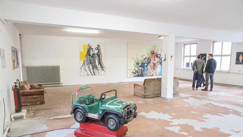 Keine Rollos mehr, sondern Kunst: Die Räume an der Fraunbergstraße 4 werden bis Ende 2020 von Künstlern genutzt. Keine Rollos mehr, sondern Kunst: Die Räume an der Fraunbergstraße 4 werden bis Ende 2020 von Künstlern genutzt.