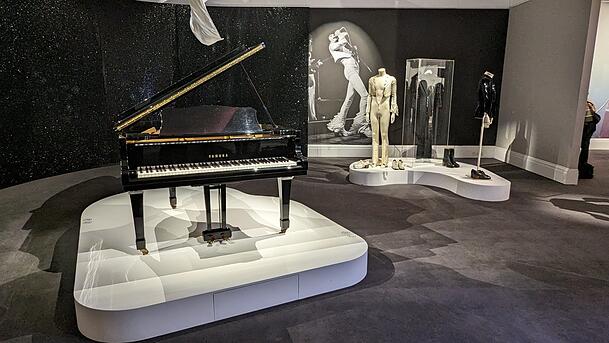 Ein Stutzflügel von Yamaha, auf dem Freddie Mercury viele Hits für Queen komponierte, darunter "Bohemian Rhapsody". Ein Stutzflügel von Yamaha, auf dem Freddie Mercury viele Hits für Queen komponierte, darunter "Bohemian Rhapsody".