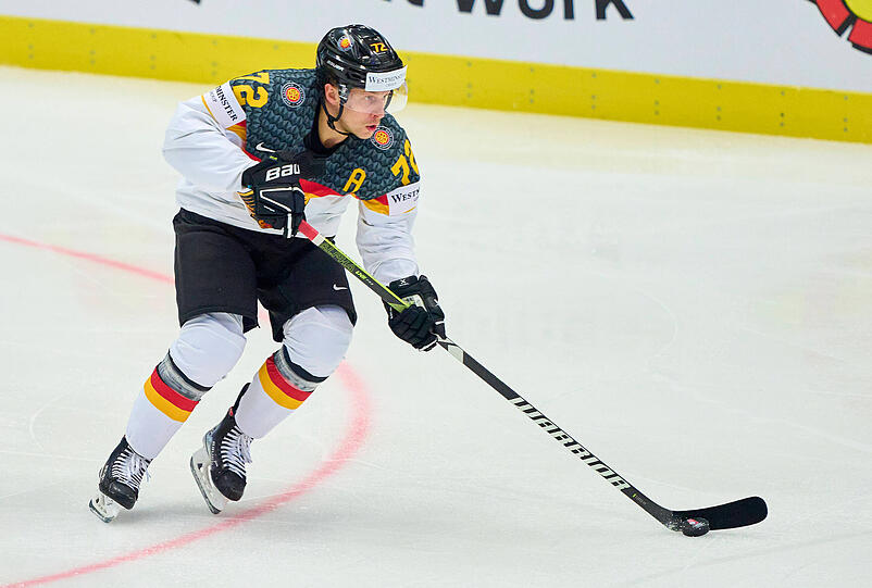 Dominik Kahun im Trikot der deutschen Eishockey-Nationalmannschaft bei der WM 2024 in Tschechien.