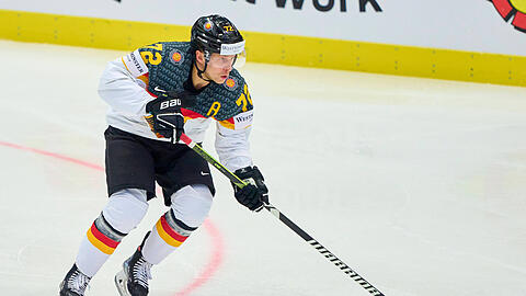 Dominik Kahun im Trikot der deutschen Eishockey-Nationalmannschaft bei der WM 2024 in Tschechien.