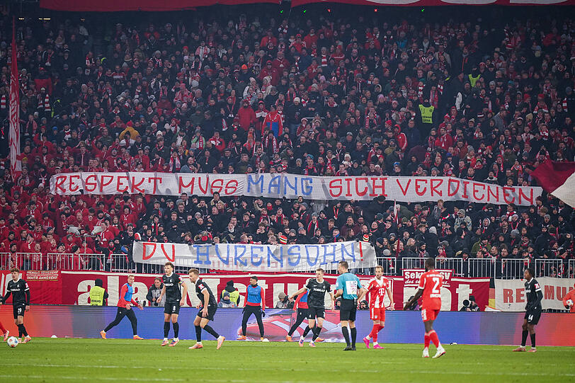 Klare Botschaft der Bayern-Fans in Richtung Löwen-Präsident Gernot Mang.