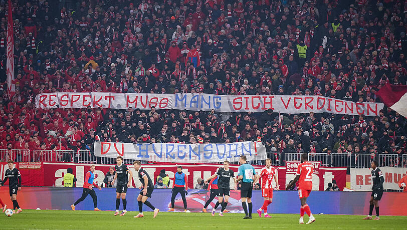 Klare Botschaft der Bayern-Fans in Richtung Löwen-Präsident Gernot Mang. Klare Botschaft der Bayern-Fans in Richtung Löwen-Präsident Gernot Mang.