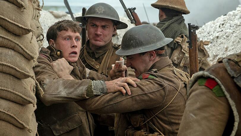 Schofield (George MacKay, links) muss sich beim Wettlauf gegen die Zeit auch gegen eigene Truppen durchsetzen. Schofield (George MacKay, links) muss sich beim Wettlauf gegen die Zeit auch gegen eigene Truppen durchsetzen.