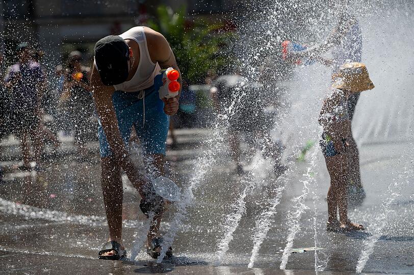 Die Aktion fand im großen Brunnen auf dem Karlsplatz in München statt. Die Aktion fand im großen Brunnen auf dem Karlsplatz in München statt.
