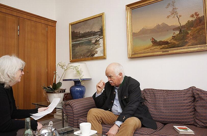 Gauweiler im Gespräch mit der AZ-Landtagskorrespondentin in seiner Münchner Kanzlei: "Wenn ich mir etwas antue, dann sind es 30 Jahre Interviews mit Angela Böhm."