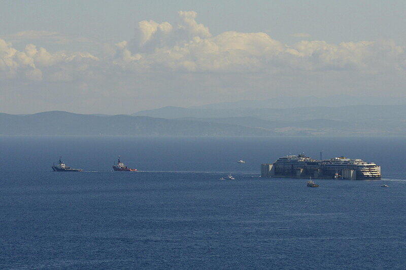 Die Costa Concordia verlässt endlich Giglio - Die Bilder von der letzten Reise zum Abwracken.