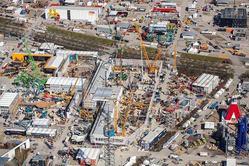 Die Dimensionen der Bauma sind riesig - sie ist die weltgrößte Messe für Baumaschinen.