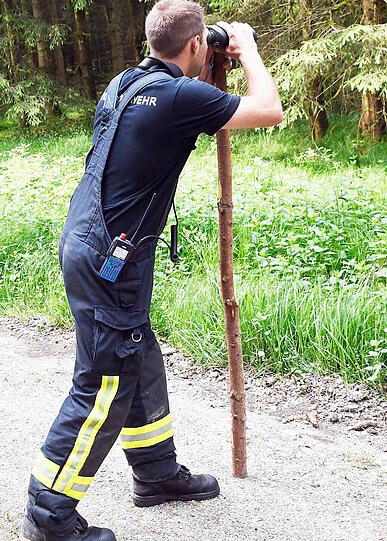 Wildwest an der A94: 17 entflohene Rindviecher hielten die "Cowboys" von Polizei und Feuerwehr stundenlang auf Trab. Die Bilder von der Stierhatz.