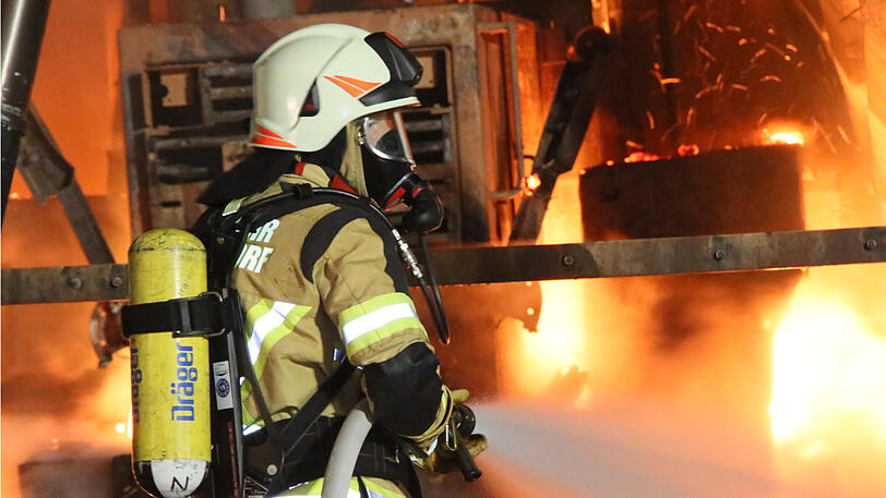 Die Ursache für den Brand ist noch unklar. Klicken Sie sich durch die Bilder des Feuerwehreinsatzes in Mettenheim.