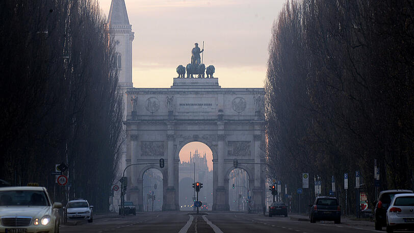 Das Siegestor und die Leopoldstraße: Hier kam es zum Unfall. (Archivbild)