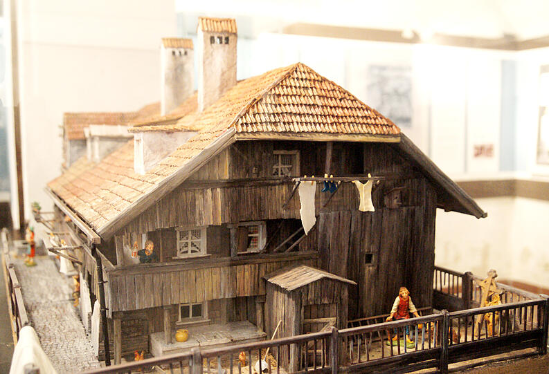 Das Modell des &bdquo;Kriechbaumhofes&ldquo; im Haidhausen-Museum: So lebte man
im Viertel bis in die 70er Jahre.